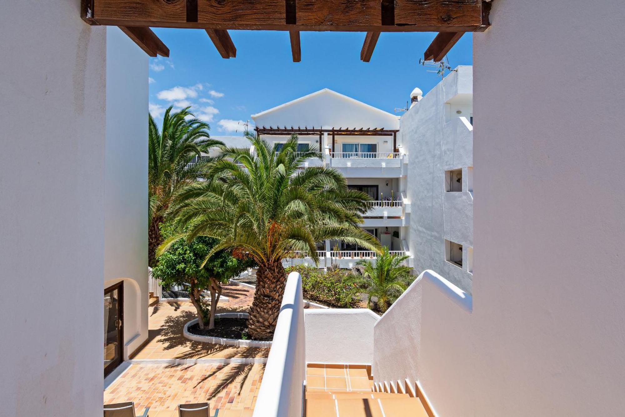 Casa Ayram With Private Terrace & Pool Next To Apartment Costa Teguise