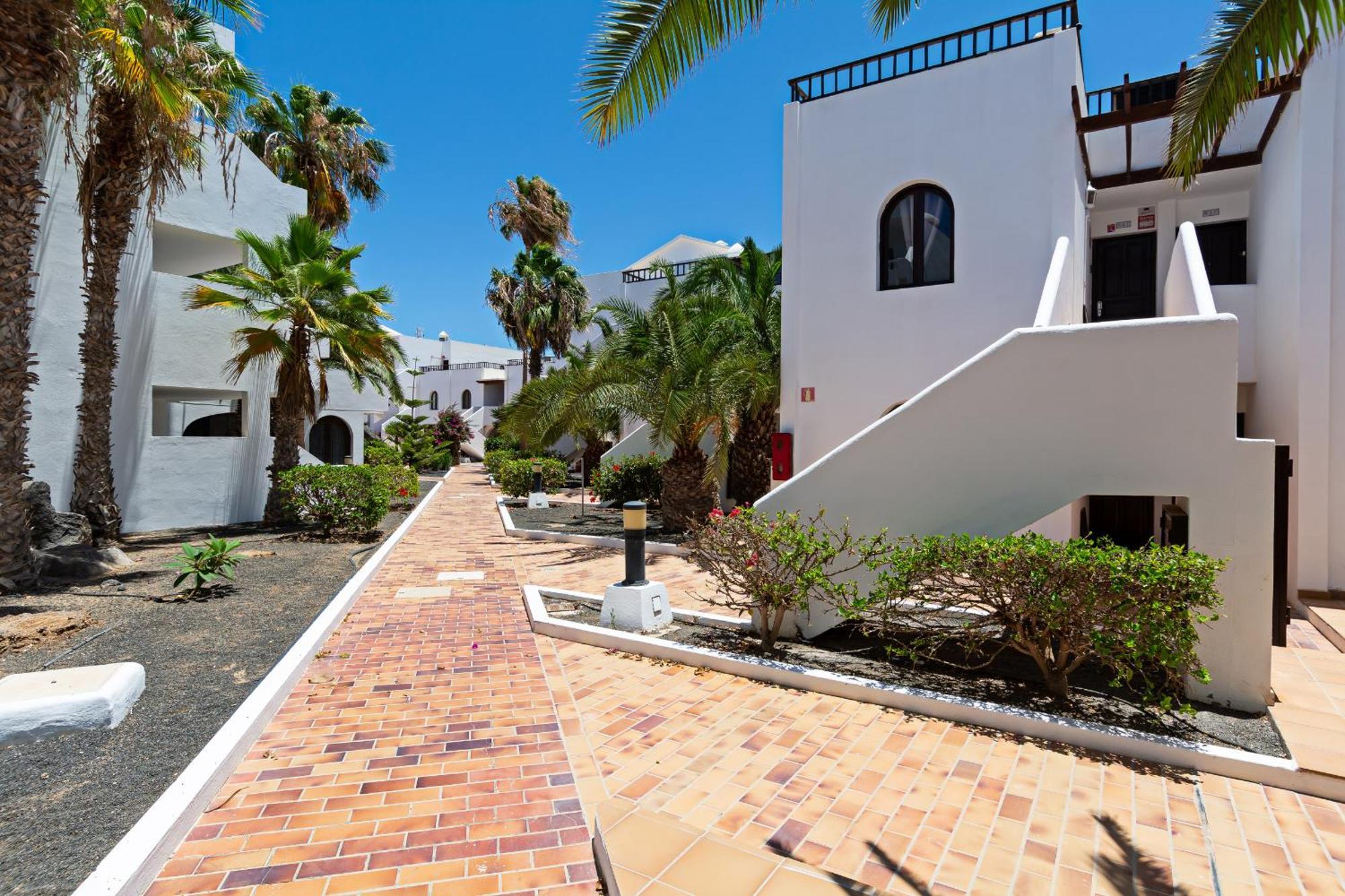 Casa Ayram With Private Terrace & Pool Next To Costa Teguise